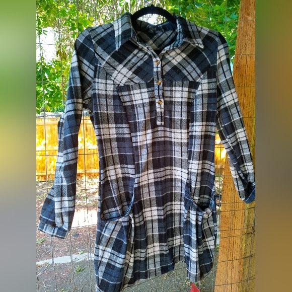 women's flannel with pockets! - Picture 2 of 4